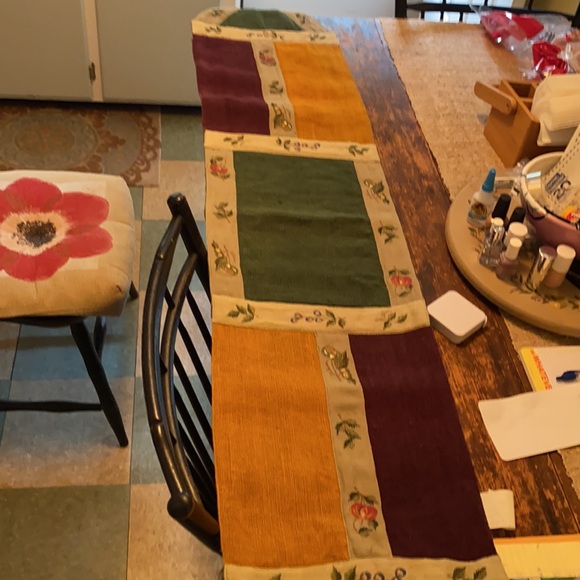 Table Runner - Picture 2 of 6
